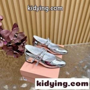 パテントレザー パンプス バックル付き ミュウミュウ コピー スーパーコピー シルバーkid26nOvWnu