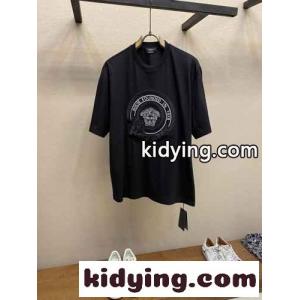 リラックス コットン クルーネック 半袖Tシャツ ヴェルサーチ コピーェ Tシャツ コピー ブラックkid26Di419n
