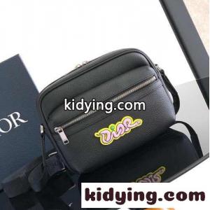 dior コピーブランド AND KAWS Rider 2.0 ジップ メッセンジャーバッグ スーパーコピー ブラックkid26iSvOva