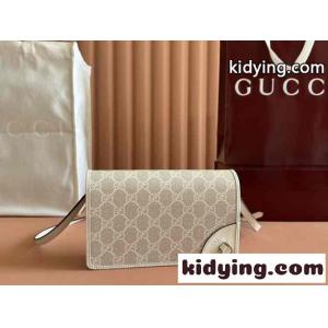 GGエンブレム レザーストラップ ウォレット グッチ コピー バッグ スーパーコピー 820688 ホワイトkid26O5LbSz