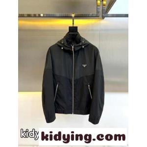 シンプル ロゴ入り フーデッドブルゾン プラダ コピーブランド ジャケット コピー ブラックkid26eaaSTn