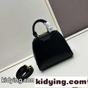 アンティゴナ キューブ ナノ ジバンシィ スーパーコピー バッグ コピー ハンドバッグ ブラックkid26PDOfmu