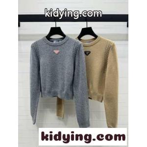 シンプル トライアングルロゴ付き クルーネック ニット プラダ スーパーコピー セーター コピーkid2641rW1z