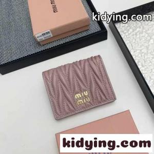 マテラッセ 小銭入れ付き 二つ折財布 ミュウミュウ スーパーコピー 財布 コピー ピンクkid26yyuuyq
