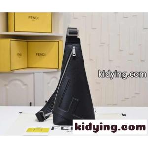 fendi ブランド コピー ROMA レザー フェンディ ブランド コピー コーノ スーパーコピー メンズバッグ ブラックkid26fSX5rq