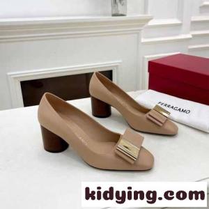 エレガント 歩きやすい サルヴァトーレ・フェラガモ パンプス コピー アプリコットkid26u41v4n