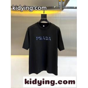シンプル ロゴ入り クルーネック プラダ スーパーコピー Tシャツ 偽物 半袖Tシャツ ブラックkid26O1PXnm