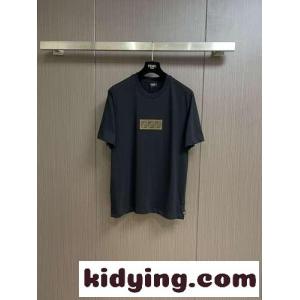 フェンディ コピーブランド 半袖Tシャツ コピー シンプル 合わせやすい クルーネック ブラックkid26TTLfmi