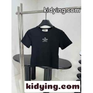 洗練された ロゴ入り クロップド丈 半袖 トップス フェンディ ブランド コピー Tシャツ コピー ブラックkid268DKzWD