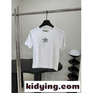洗練された ロゴ入り クロップド丈 半袖 トップス フェンディ ブランド コピー Tシャツ コピー ホワイトkid264vyqiq