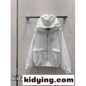スタイリッシュ フーデッドジャケット プラダ ブランド コピー ジャケット 偽物 ホワイトkid26imeuue