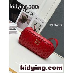 女性らしい マテラッセレザー ショルダーバッグ ミュウミュウ ブランド コピー バッグ コピー レッドkid26KXjume