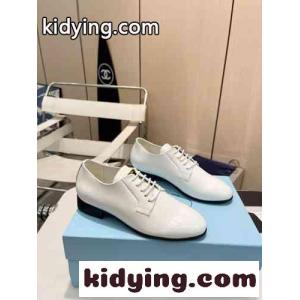 レディース パテントレザー レースアップ ローファー プラダ ブランド コピー シューズ コピー ホワイトkid26LHTL5r