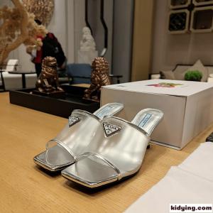 エレガント トライアングルロゴ付 ピンヒールミュール プラダ コピーブランド サンダル コピー レディース シルバーkid26fqa0Dq