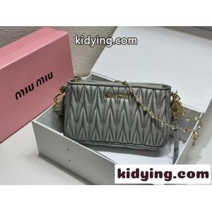 キルティング ナッパレザー ショルダーバッグ ミュウミュウ ブランド コピー バッグ コピー グレーkid26qGDmOz