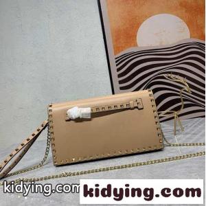 レディース GARAVANI ロックスタッズ クラッチバッグ ヴァレンティノ スーパーコピー バッグ コピー ベージュkid26TjG1fe