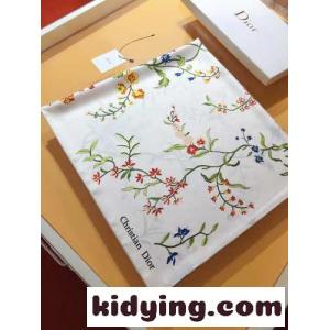 クリスチャン・ディオール ブランド コピー スカーフ コピー レディース 上品 dior ブランド コピー PETITES FLEURS 90 スクエアスカーフkid26fC4fCm