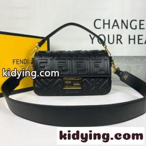 フェンディ スーパーコピー バッグ 人気 コピー FF エンボス バゲット ミディアム ショルダーバッグ ブラックkid26mCCqKD