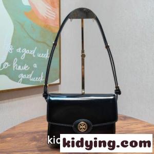 上品 パテントレザー ロビンソンバッグ トリーバーチ バッグ コピー レディース ショルダーバッグ ブラックkid26WLPDua