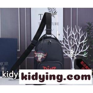 クリスチャンディオール スーパーコピー バッグ 黒 コピー 黒のラメ入り牛革で丹念に作られ 正面飾りはdior スーパーコピー AND PETER DOIGマークkid26y8j4Hj