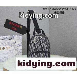 クリスチャンディオール コピー バッグ 黒 コピー 黒のラメ入り牛革で丹念に作られ 正面飾りはdior コピー AND PETER DOIGマークkid260PTP5r