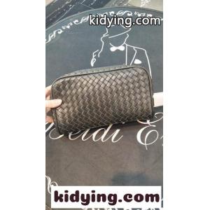 bottega veneta スーパーコピー バッグコピー この大型の長方形化粧バッグは輸入の小さな羊皮を使って手で編んで作られており 家庭旅行の精巧な飾りであるkid26qO51be