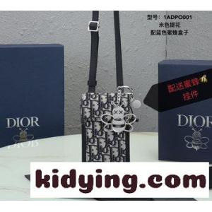 dior スーパーコピーディオメンズバッグ 斜めがけバッグ ディオール スーパーコピー ミニバッグコピー 輸入工場のジャカード生地に工場の頭層の粒面の小さな皮牛を配合するkid26f8niCm
