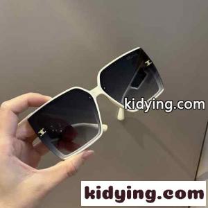 セリーヌ コピーブランド サングラス 偽物 軽量 合わせやすい カジュアル 小顔kid26yCOjGv