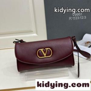 Vロゴ シグネチャー レザー ショルダーバッグ ヴァレンティノ スーパーコピー バッグ コピー ボルドーkid26819nKn