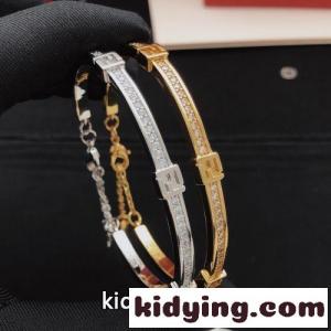 FFロゴ クリスタル パヴェ バングル フェンディ スーパーコピー ブレスレット 偽物 合わせやすいkid26PnKvya