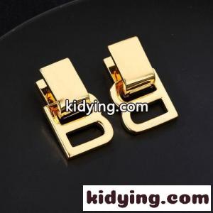 Bロゴ プレート ドロップピアス バレンシアガ ブランド コピー イヤリング 偽物 ゴールドkid26KDCyia