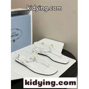 洗練された パテントレザー トングサンダル プラダ コピー サンダル 偽物 ホワイトkid26LPP1Xr