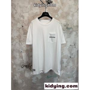 ホワイト 半袖Tシャツ Chrome hearts ブランド コピー クロムハーツ ブランド コピー コピー 胸ポケットロゴ 裾グラフィック クルーネック ゆったりシルエットkidying26THLrKn