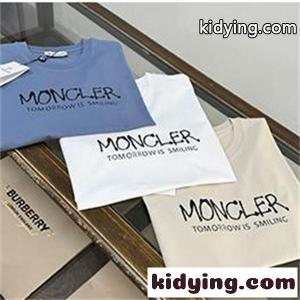 ホワイト 半袖Tシャツ moncler スーパーコピー モンクレール スーパーコピー コピー TOMORROW IS SMILINGロゴ クルーネック フロント英字プリント すっきりシルエットkidying26CG99Dq