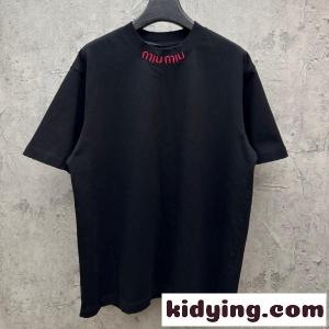 2026新作 miumiu ブランド コピー コピー ミュウミュウ ブランド コピー ネックロゴ 半袖Tシャツ メンズ クルーネック ブラック ミニマル オーバーサイズ モード カジュアルkidying269DiS9r