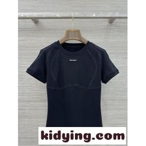 洗練された 合わせやすい 半袖Tシャツ ミュウミュウ コピーブランド Tシャツ コピー ブラックkid26bKH9va