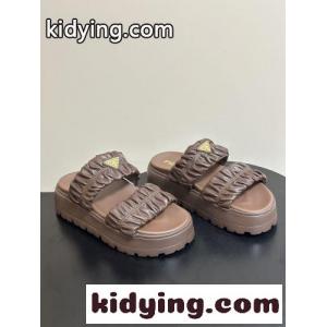 お洒落 大人気 プラダ コピーブランド サンダル コピー マトラッセ 厚底サンダル ブラウンkid26WP11bC