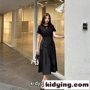 2026ss ギャザーデザイン フレアワンピース ミニマルシルエット prada コピー プラダ コピー コピー ワンピース フェミニンモードスタイルkidying26nCaOrm