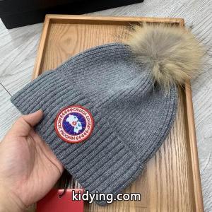 秋冬に映える上品グレー カナディアングース Canada goose コピー ニット帽 スーパーコピー N級kidying26uae8fi