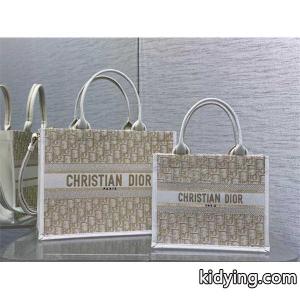 Christian dior ブランド コピー クリスチャンディオール ブランド コピー コピー 激安 トートバッグ レディース 秋冬新作 大容量 2WAY ショルダー付き キャンバスバッグkidying265rGrOD