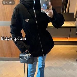 暖かみ溢れる ブラック 洗練シルエット prada コピー プラダ コピー スーパーコピー 上質ダウンジャケットkidying26zyaaSf