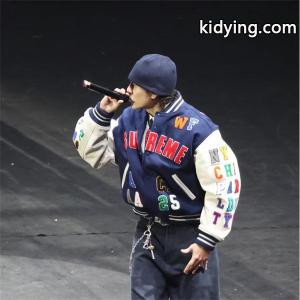 ネイビー×ホワイト 2026秋冬 カラフルロゴ supreme コピー シュプリーム コピー 偽物 スタジャンkidying26miK5Xf