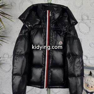 モンクレール コピーブランド moncler コピーブランド 偽物 ダウンジャケットトリコロールジップが映える 2026秋冬注目 光沢ブラックkidying26Hfmiuq