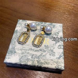 ピアス 冬のコーデも上品なイメージにしてくれる ディオール スーパーコピーこの秋で旬のスタイルを楽しむ dior スーパーコピー 秋冬のコーデの強い味方_ディオール スーパーコピー dior スーパーコピー_ブランド コピー 激安(日本最大級)kidying26KTj49v