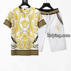 versace ブランド コピー JEANS ヴェルサーチ ブランド コピー シャツ メンズ 圧倒的な新作の黒クルーネック トップス Tシャツ ショートパンツ2セット_ヴェルサーチ ブランド コピー versace ブランド コピー_ブランド コピー 激安(日本最大級)kidying265X1Xbq