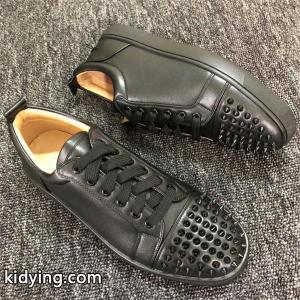 クリスチャンルブタン ブランド コピー コピー エレガント クラシック ローカット スタッズトゥ スニーカー Christian louboutin ブランド コピーkidying26LPDmma
