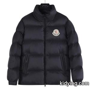 ネイビー ロゴワッペン 上質仕上げ 軽量暖か 2026秋冬必須 moncler コピー モンクレール コピー スーパーコピー ダウンジャケットkidying26mOTTjm
