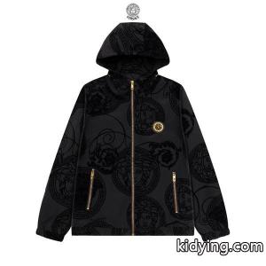 ジャケット ヴェルサーチ コピー versace コピー コピー　2026秋冬必須アイテム 人気限定 ブラック 满印メデューサ柄kidying26e4vq4j
