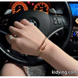 ❤注目❤カルティエ コピー 釘バングルコピー❤cartier コピーアクセサリークリスマスギフト最適kidying26iuiKTn