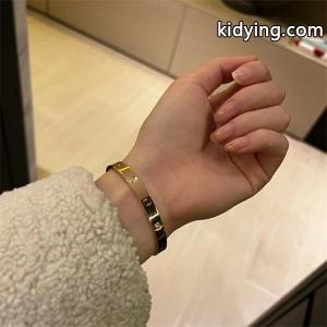 素敵❤カルティエ ブランド コピー バングル コピー❤cartier ブランド コピー  アクセサリーコーデお洒落男女OK上質なアイテムkidying26zyeuGz